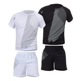 Dos conjuntos, uno blanco y uno negro, con camiseta de manga corta y short del mismo color con panel rayado.