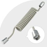 Manguera espiral gris estirada en diagonal con un recuadro de aumento de uno de los conectores