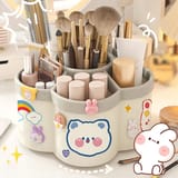 Organizador utilizado sobre un tocador para colocar brochas de maquillaje y cosméticos.
