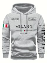 Sudadera gris claro con capucha y estampados en color negro con detalles tricolores.