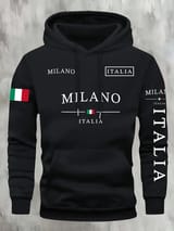 Sudadera negra con capucha, cordón de ajuste y leyendas impresas en color blanco.