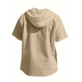 Parte posterior de camisa beige de manga corta mostrando la capucha en la espalda.